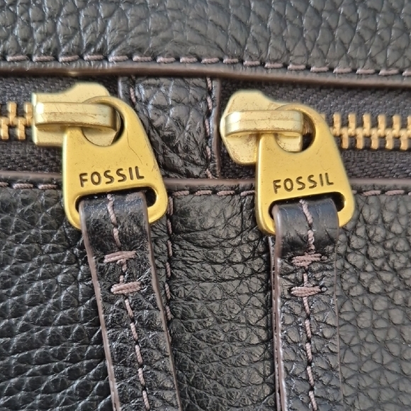 Fossil Black Leather Shoulder Bag with Gold Zippers - Picture 3 of 10
